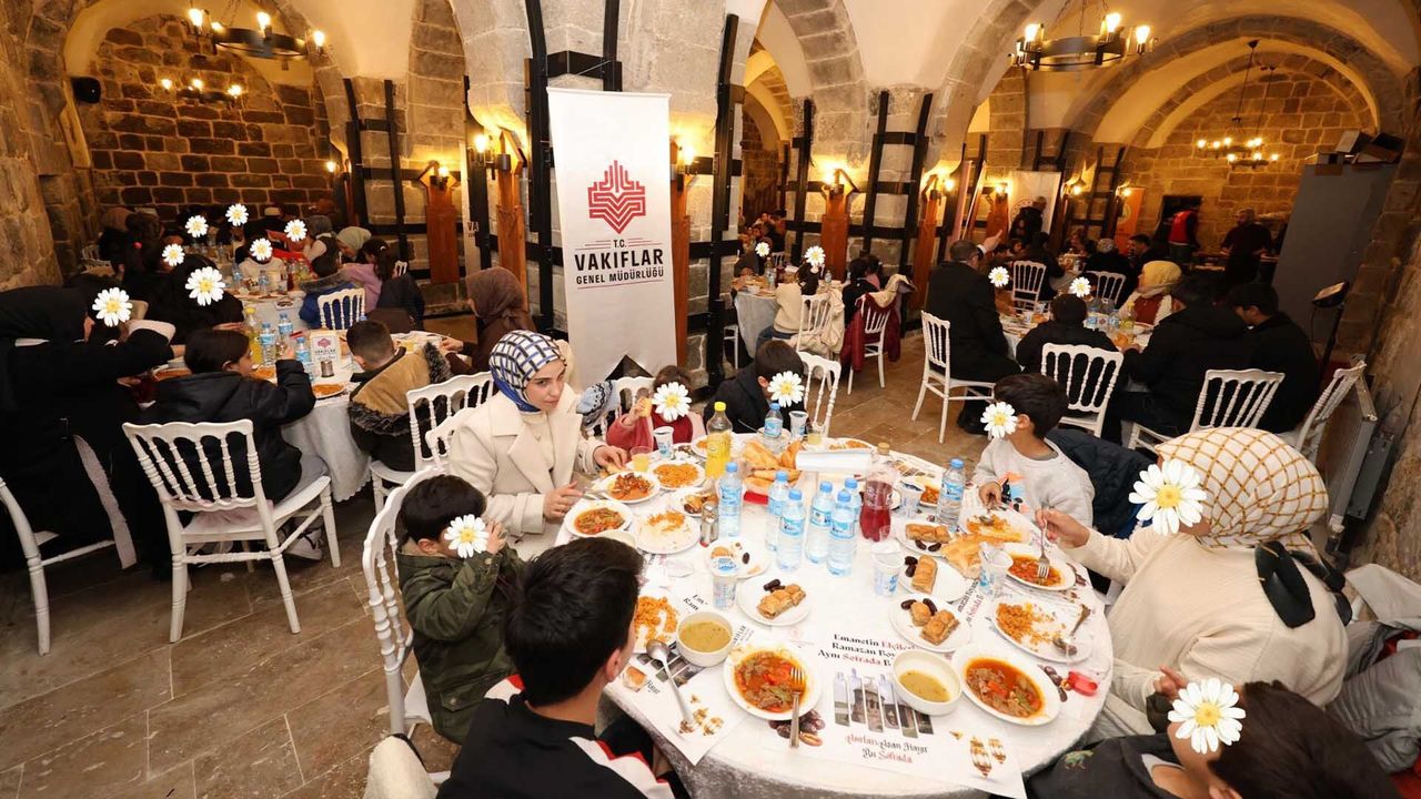 Bitlis’te Dünya Yetimler Günü’nde Anlamlı İftar