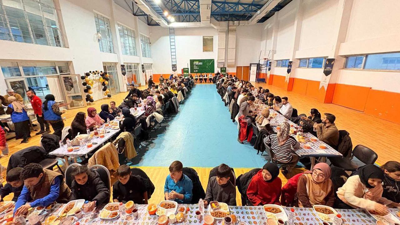 Bitlis’te Gençler İftar Programında Buluştu