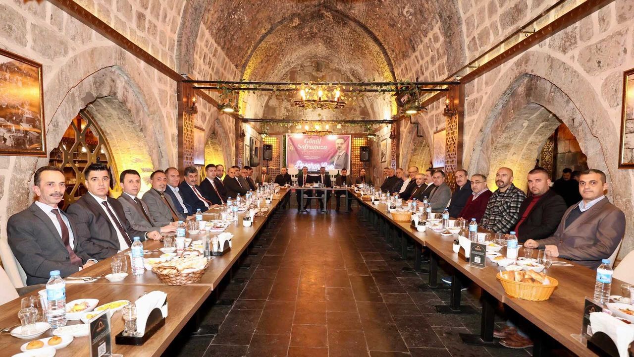 Bitlis’te Protokol İftar Sofrasında Buluştu