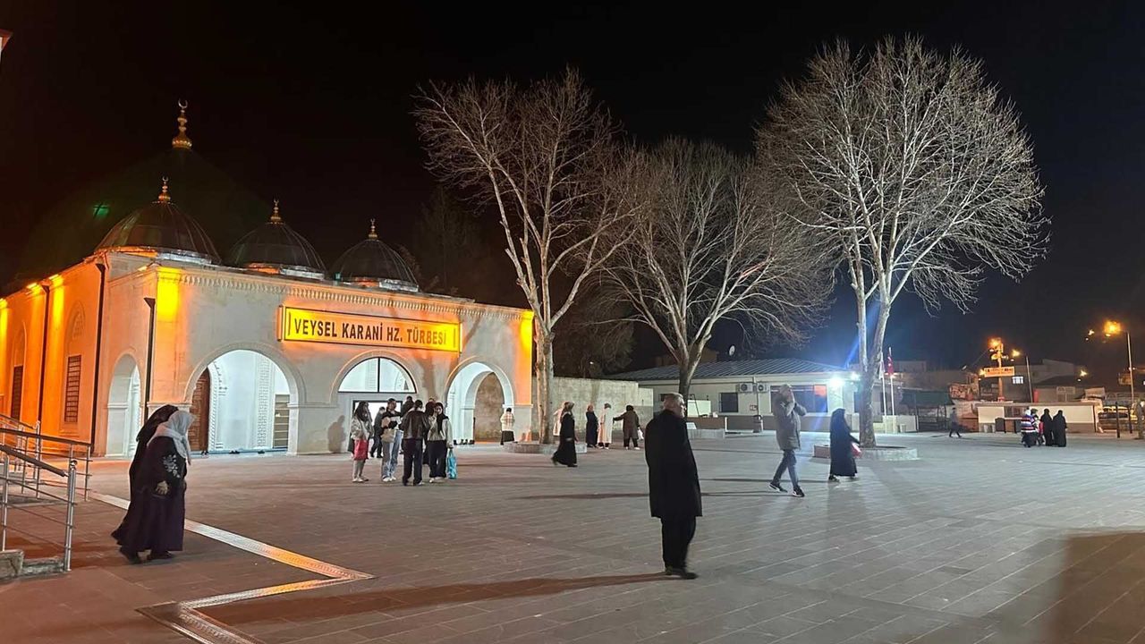 Ramazan’da Veysel Karani Türbesi’ne Yoğun İlgi