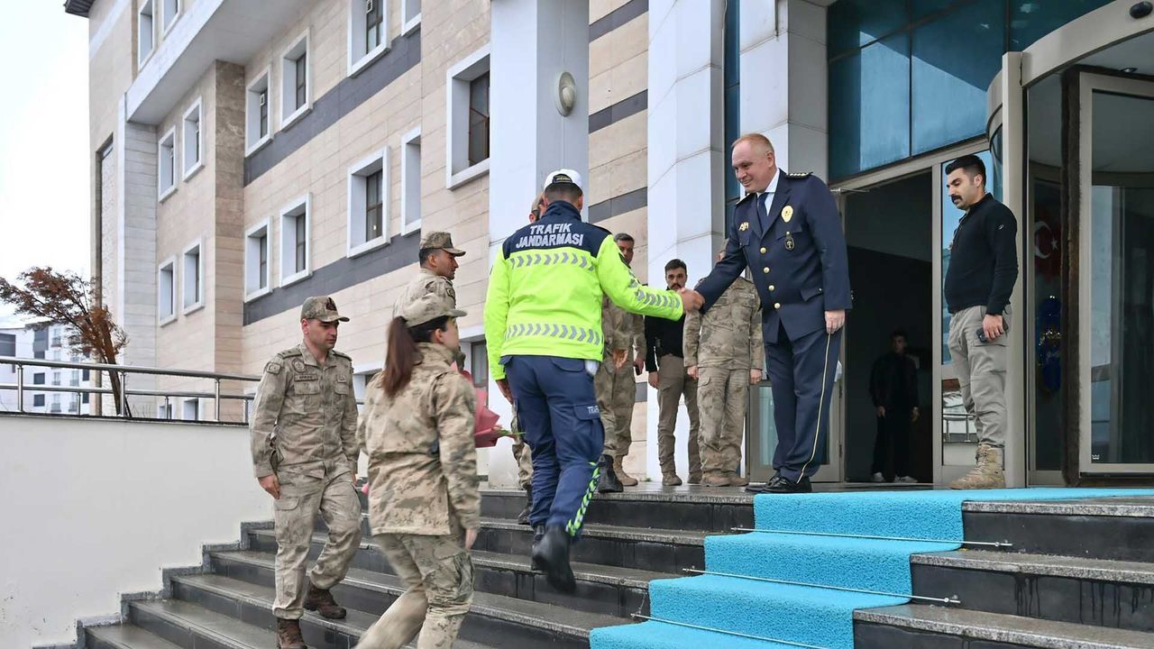 Bitlis'te Jandarmadan Emniyete 181. Yıl Tebriği