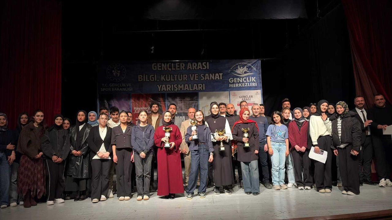 Bitlis’te Şiirler Yarıştı: İl Birinciliği Tamamlandı