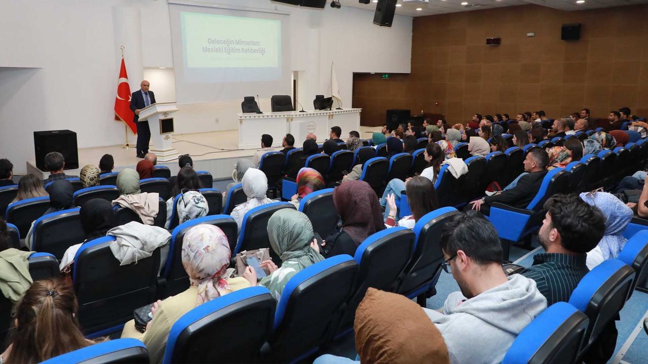 Bitlis’te Mesleki Eğitimin Geleceği Ele Alındı
