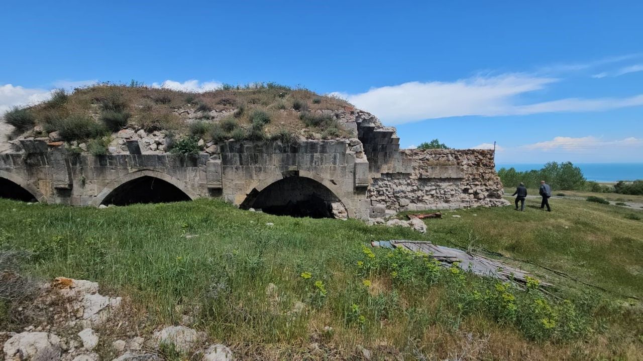 Bitlis’in Tarihi Hanı Zamanla Yok Oluyor