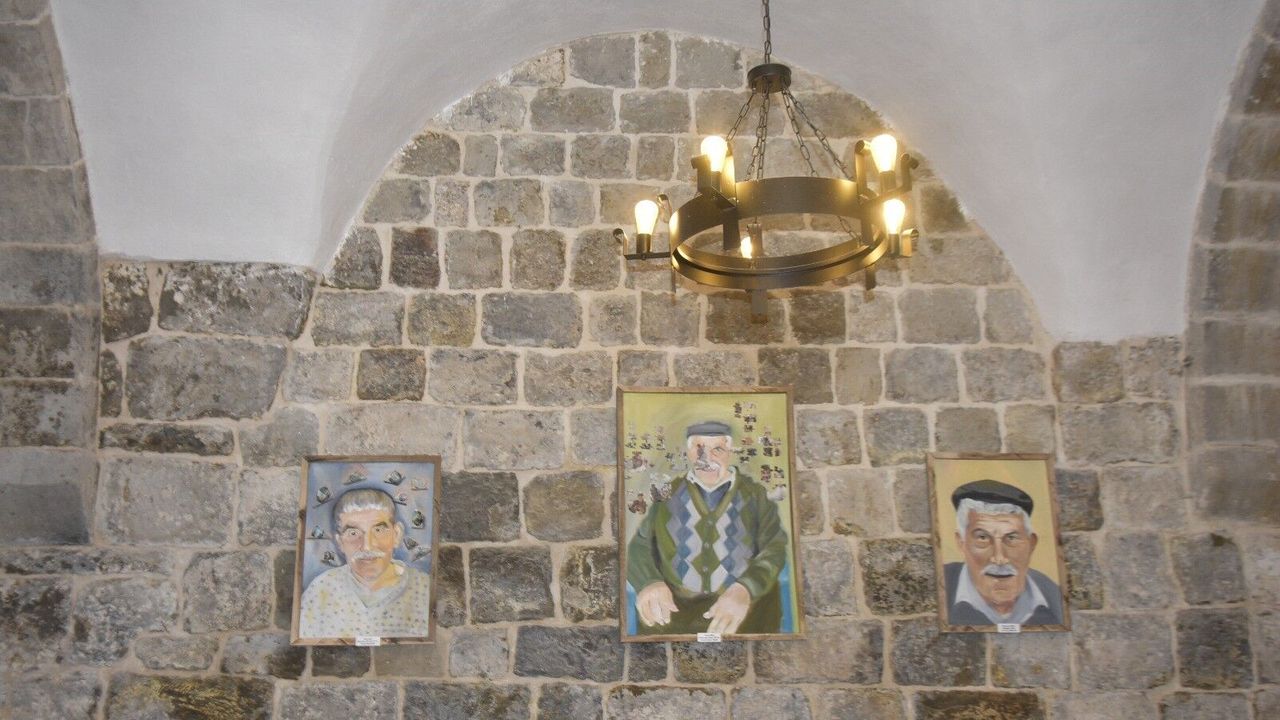 Tarihi Hazo Hanı’nda Genç Sanatçılardan Duygu Yüklü Sergi