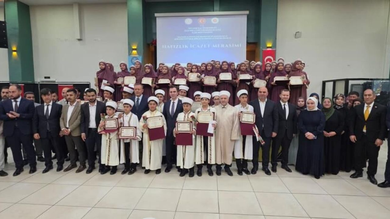 Bitlis'te görkemli hafızlık icazet merasimi: 56 hafız mezun oldu