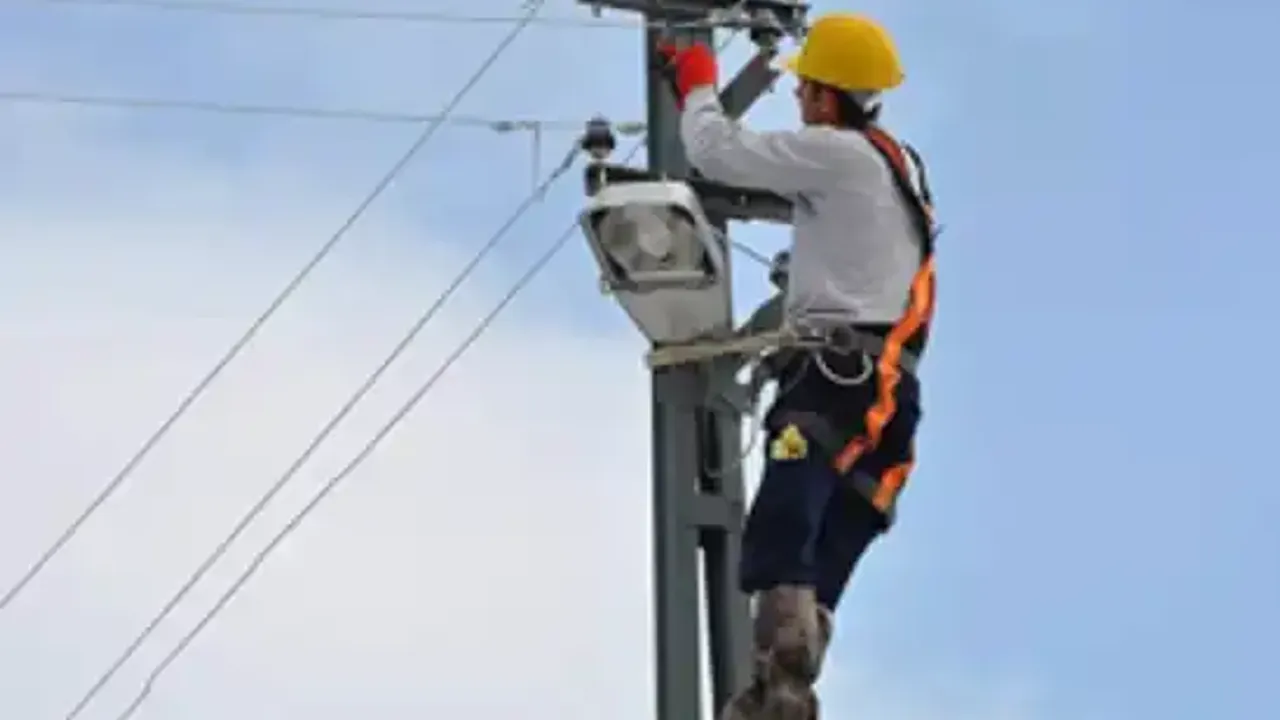 Bitlis'te 8 saatlik elektrik kesintisi