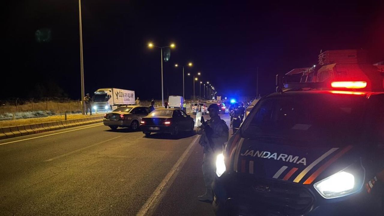 Bitlis'te ekipler sahaya indi: Arananlar yakalandı, cezalar kesildi