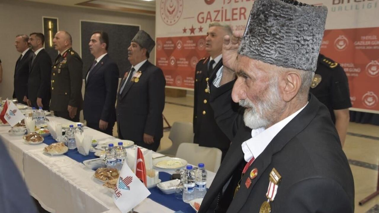 Bitlis'te gaziler protokol üyeleriyle bir araya geldi