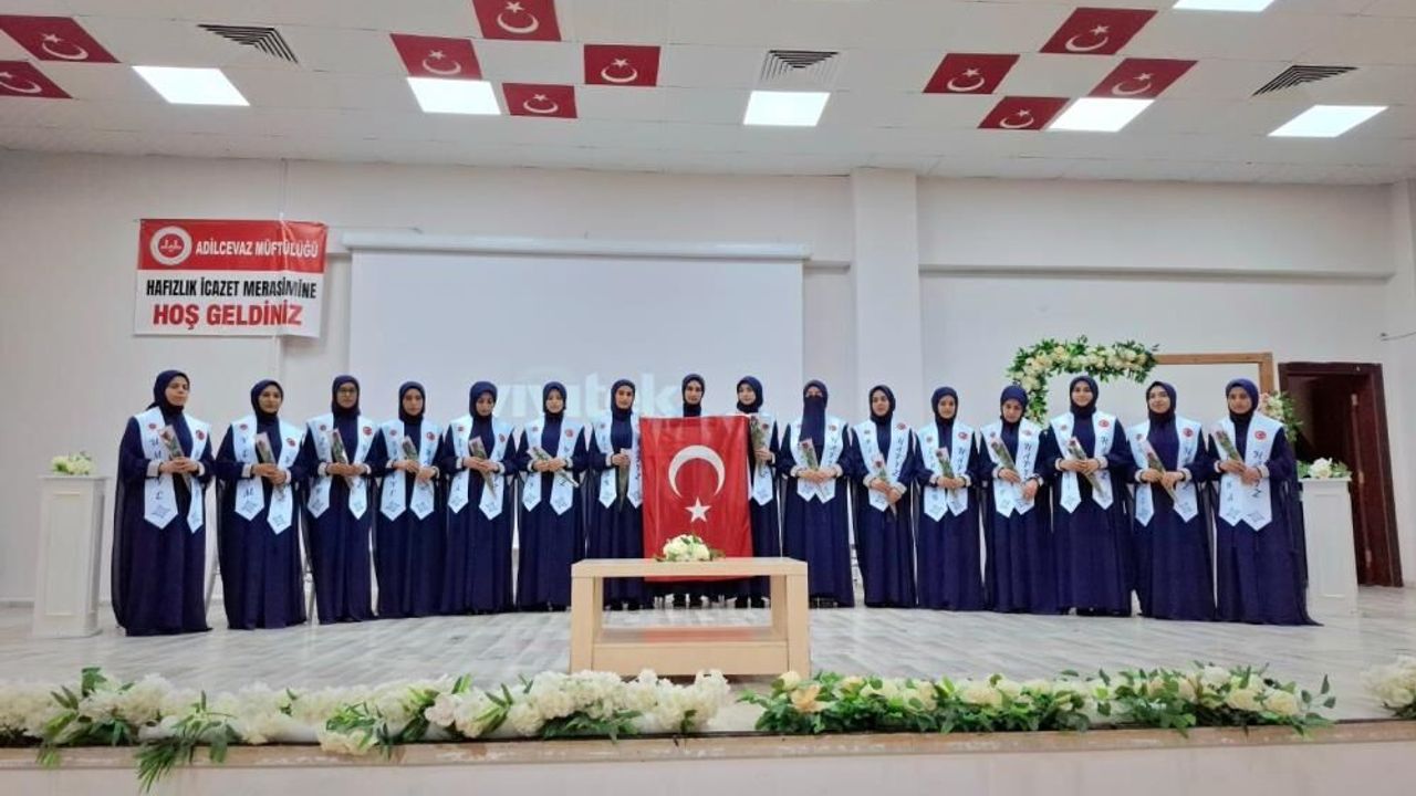 Bitlis'te gurur günü: 19 öğrenci hafızlık icazetini aldı