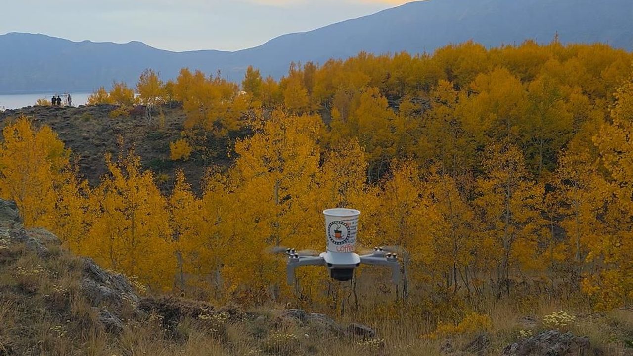 Bitlis'te görenler şaştı kaldı! İçecek drone ile havadan geldi