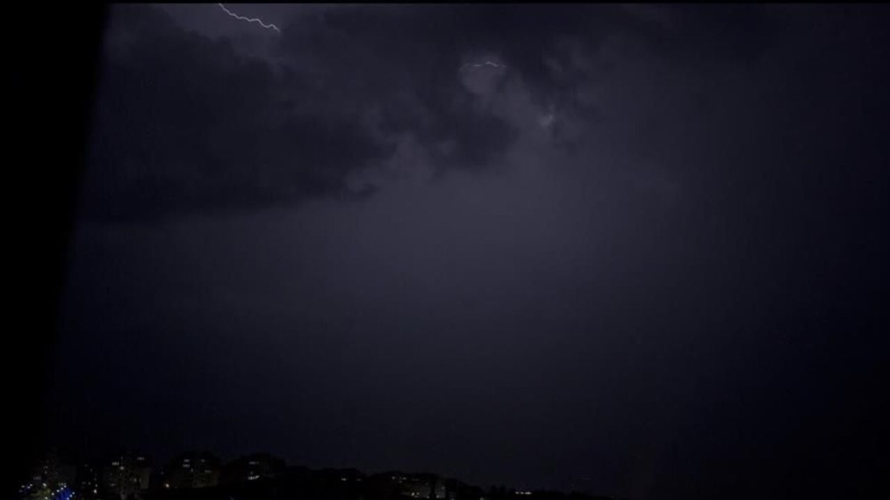 Bitlis'te güneşli hava yerini sağanağa bırakacak