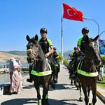 Atlı polis birlikleri Bitlis sokaklarında devriye attı