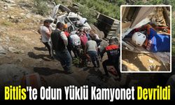 Bitlis'te Odun Yüklü Kamyonet Devrildi: Sürücü Kamyonetin Altında Kaldı