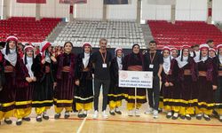 Bitlisli Folklorcular Bölge Finalinde Büyük Başarıya İmza Attı