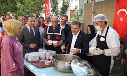 Bu İlde Bereketin Simgesi Aşure Dağıtıldı