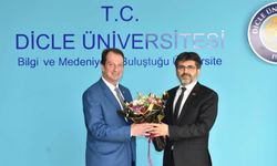 Dicle Üniversitesi'nde Rektörlük Devir Teslim Töreni Gerçekleştirildi