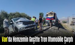 Van’da Hemzemin Geçitte Tren Otomobile Feci Çarptı