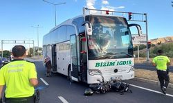 Yolcu Otobüsü ile Motosiklet Çarpıştı: 2 Kişi Ağır Yaralandı