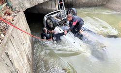 Otomobil sulama kanalına uçtu: 2 ölü, 1 yaralı