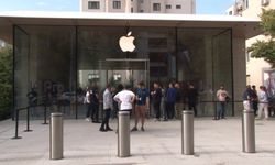 iPhone 16 Satışa Çıktı!  Almak İçin Gece Boyu Uzun Kuyruklarda Beklediler