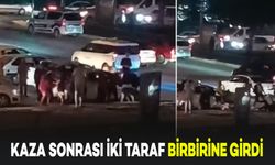 İki Otomobilin Çarpışması Sonucunda İki Taraf Birbirine Girdi