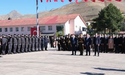 Cumhuriyet’in 101. Yılında Bitlis’te Çelenk Sunma Töreni Düzenlendi