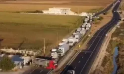 Mardin'de TIR Bariyerlere Çarptı