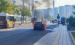 Diyarbakır'da Seyir Halindeki Otomobilde Yangın Çıktı