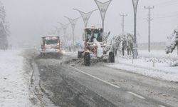 Bitlis'te Kar Yağışı Nedeniyle 70 Köy Yolu Ulaşıma Kapandı