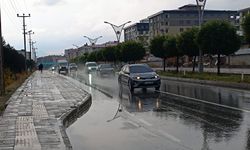 Bitlis'te Sağanak Yağış Hayatı Olumsuz Etkiledi