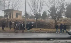 Kaygan Yol Trafik Kazasına Neden Oldu: Sürücü Yaralandı