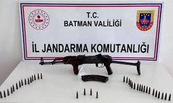 Bir evde yapılan aramada kaleşnikof ele geçirildi