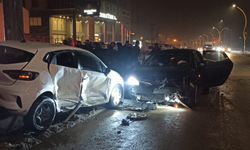 Üç Aracın Karıştığı Zincirleme Kazada 3 Kişi Yaralandı