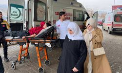 Yedikleri Yemekten Zehirlenen 32 Öğrenci Hastaneye Kaldırıldı
