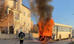 Van’da Servis Otobüsü Alevlere Teslim Oldu