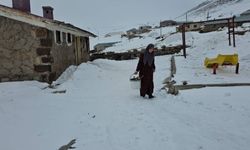 Bitlis'in Zorlu Kış Şartlarında Eğitim Veren Fedakar Ceylan Öğretmen