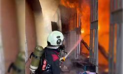 Bir ailenin kaldığı konteyner alevlere teslim oldu