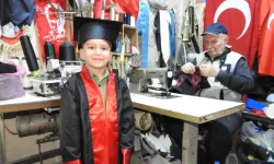 78 Yaşındaki Emektar Terzi 60 Yıldır Cübbe Dikiyor