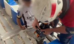 Tribünde Korku Dolu Anlar: Çocuğun Ayağı Demire Sıkıştı
