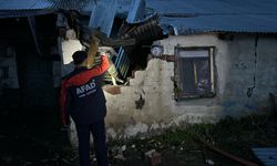 Sarıkamış’ta Fırtına Okulun ve 7 Evin Çatısını Uçurdu