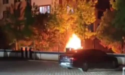 Park Halindeki Otomobil Alev Alev Yandı