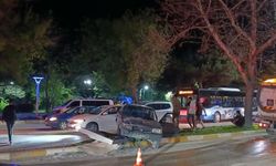 Üç Aracın Karıştığı Zincirleme Trafik Kazasında 2 Kişi Yaralandı