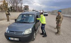 Ağrı’da Jandarmadan Geniş Çaplı Trafik Denetimi: 7 Gözaltı