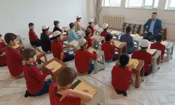 Öğrenciler Hem Hafızlık Hem Örgün Eğitimle Geleceğe Hazırlanıyor
