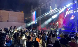 Manuş Baba Hayranlarıyla Buluştu