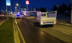 Trambüs ile Kamyonet Çarpıştı: 1 Yolcu Yaralandı