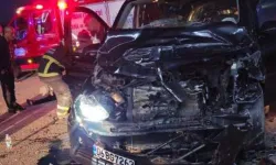 Otomobil ile Kamyonet Çarpıştı: 5 Yaralı