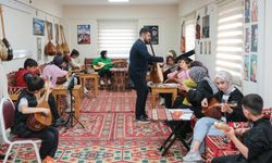 Bitlis Belediyesi’nden Gençlere Bağlama Kursu