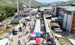 Bitlis'te Gençlik Festivali ve Kitap Fuarı Tüm İhtişamıyla Devam Ediyor